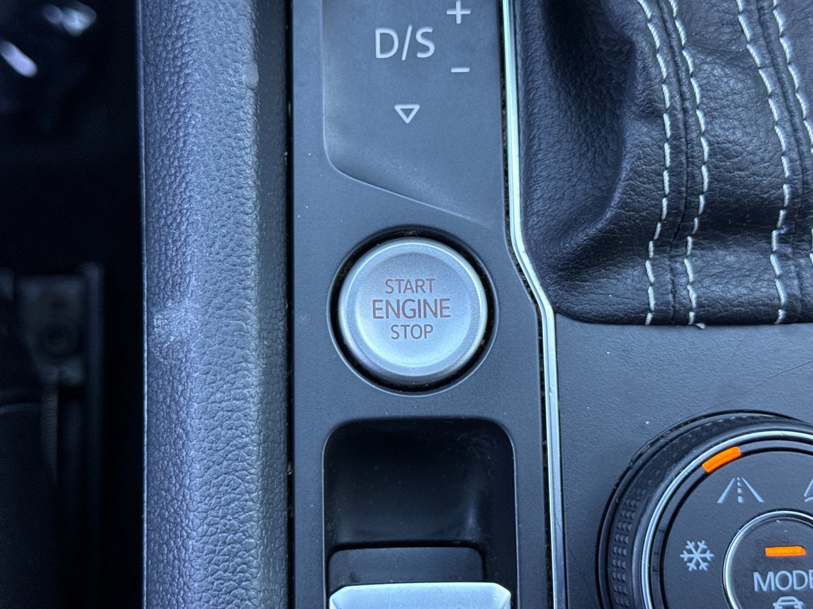 2021 Volkswagen Atlas Cross Sport 3.6L V6 SEL Premium R-Line — full photo 22 of 28