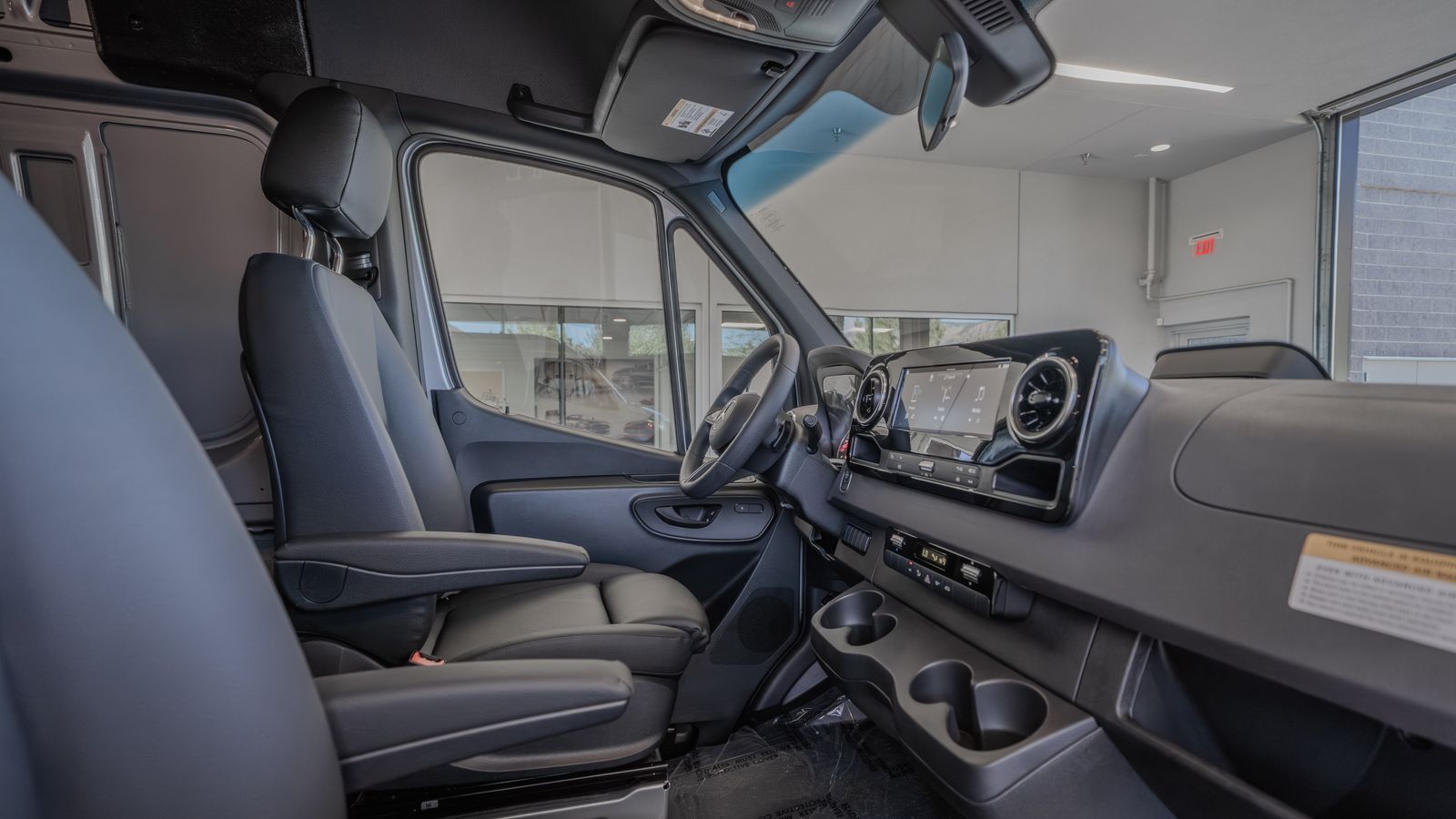 2025 Mercedes-Benz Sprinter 2500 Cargo 170 WB — full photo 17 of 36