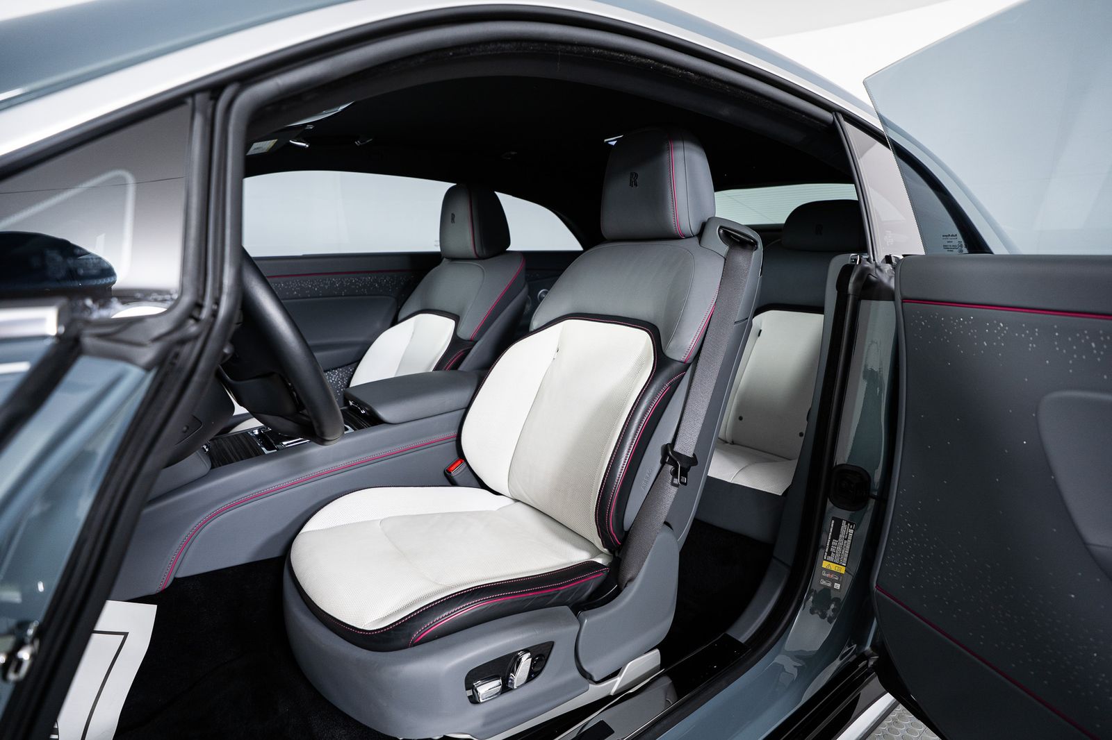 2024 Rolls-Royce Spectre — full photo 22 of 54
