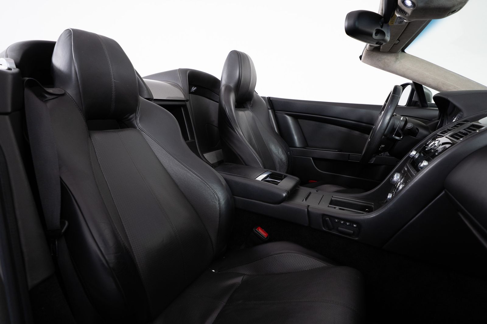 2012 Aston Martin V8 Vantage — foto completa 26 de 49
