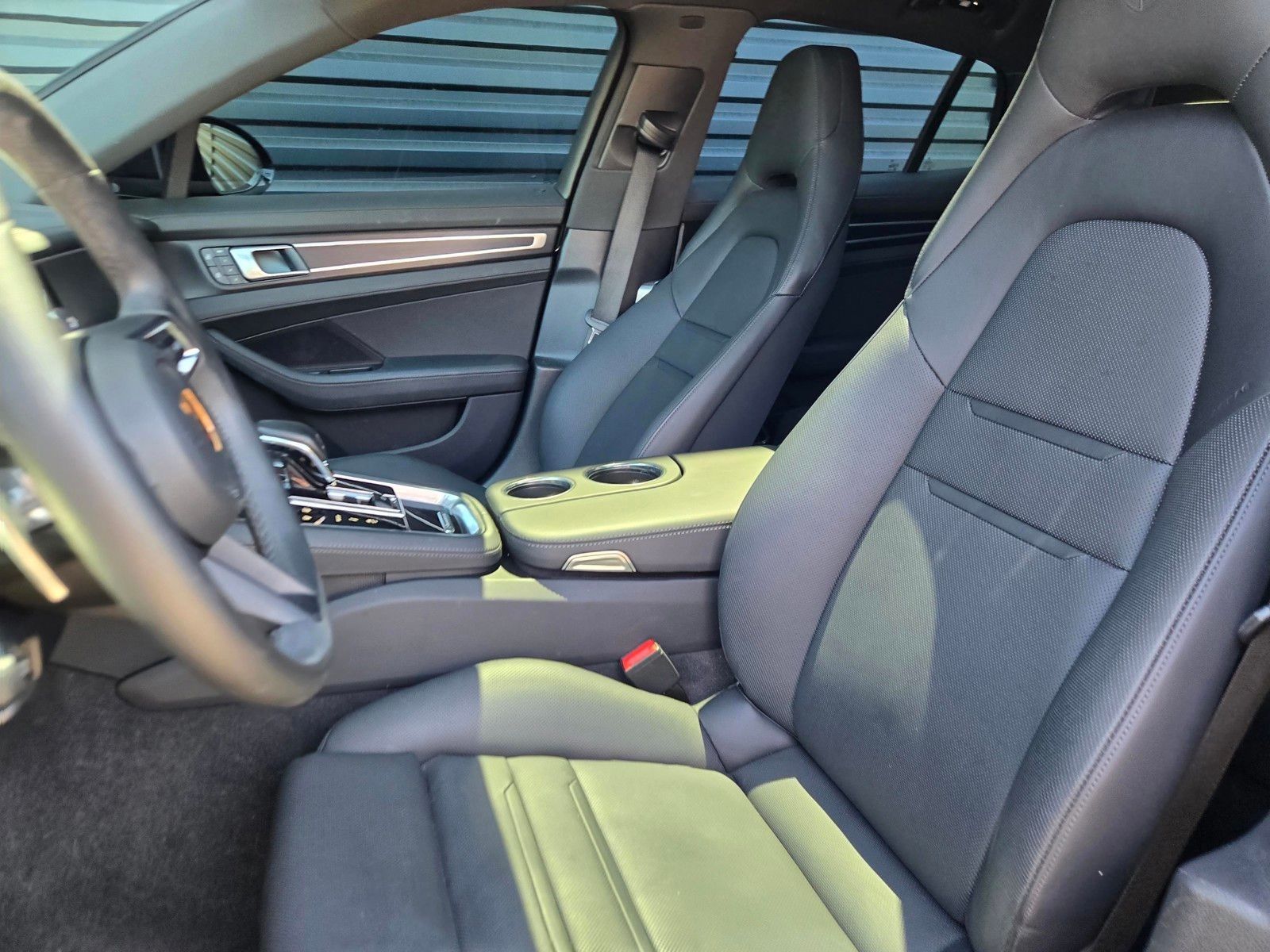 2023 Porsche Panamera 4 Platinum Edition — full photo 5 of 27