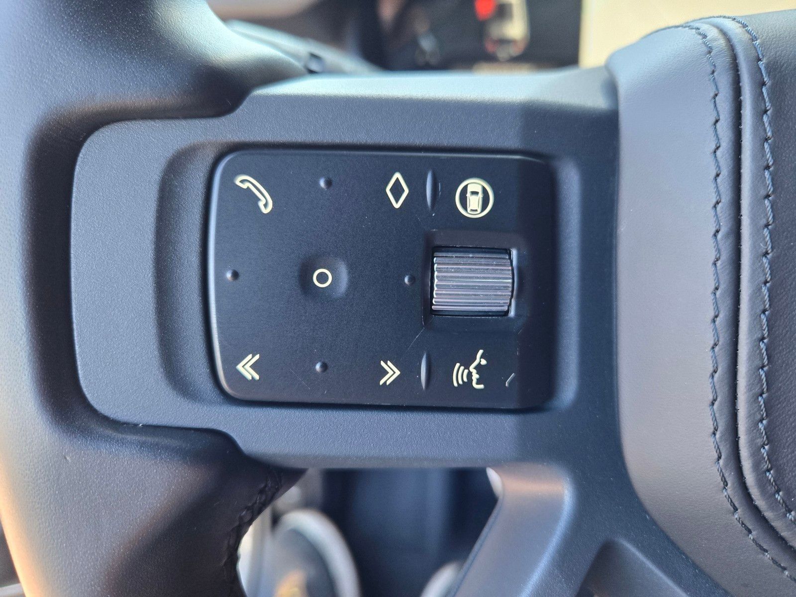2024 Land Rover Defender 130 X — full photo 15 of 45