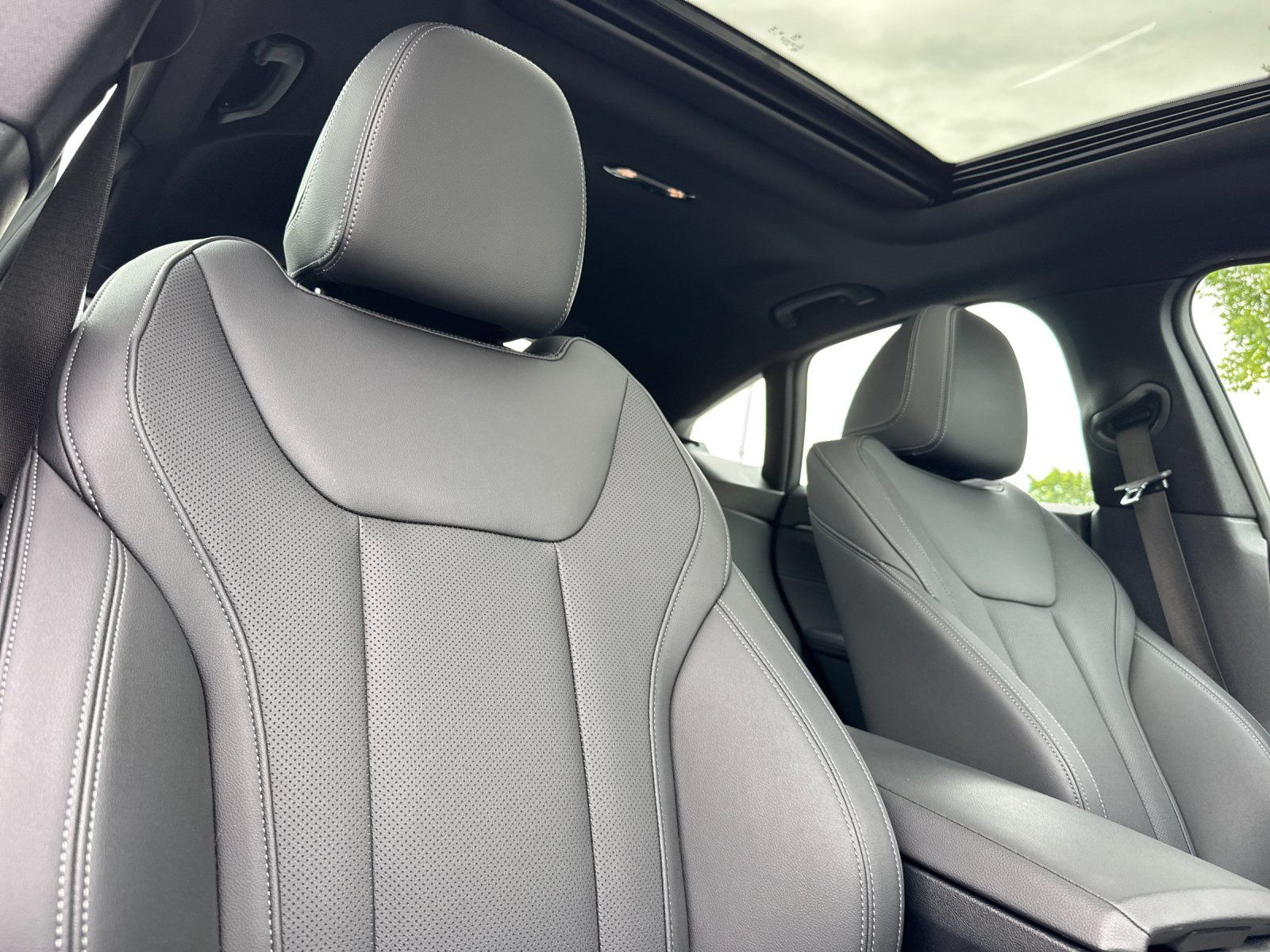 2025 BMW i4 eDrive40 — full photo 15 of 28