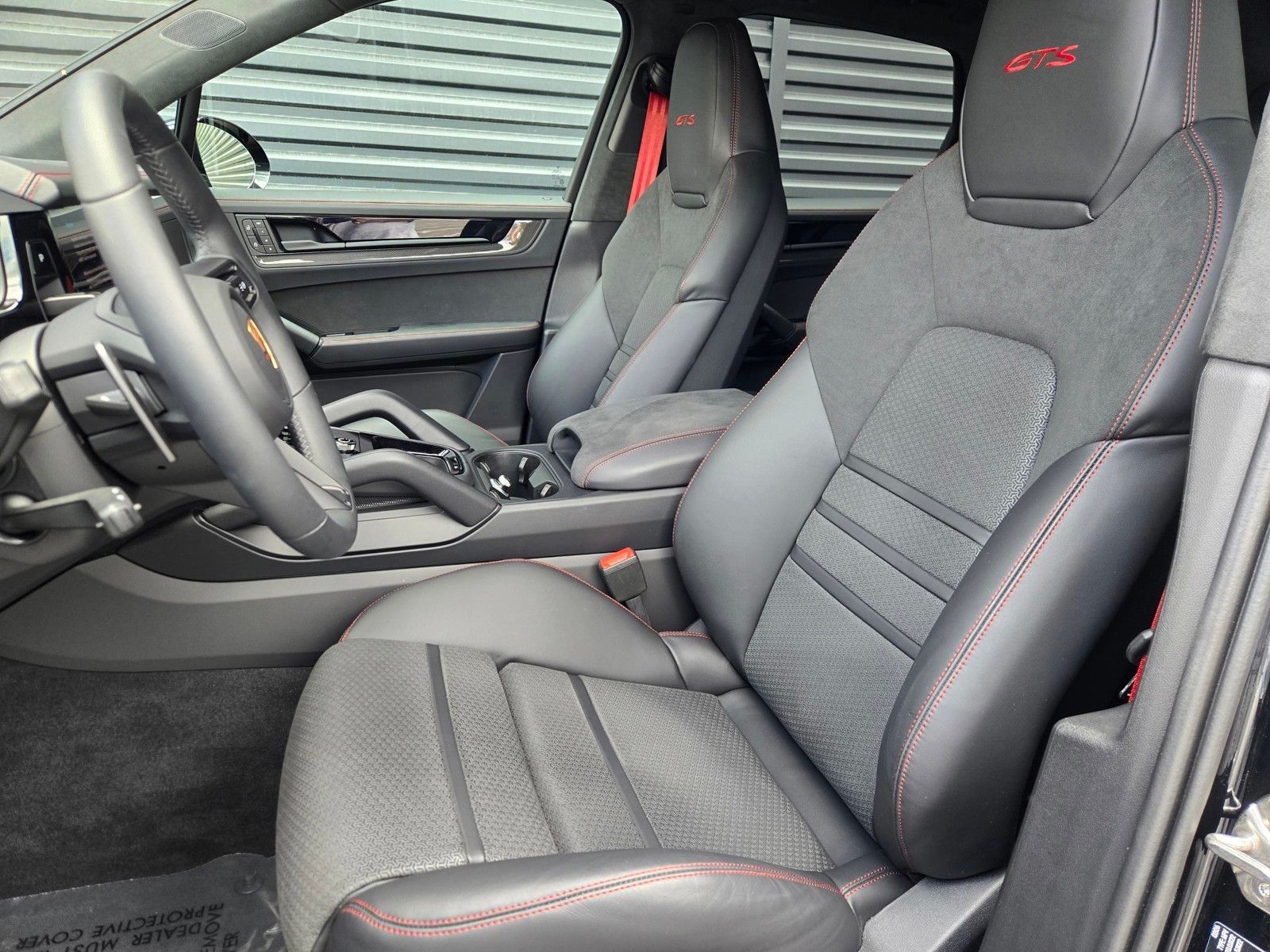 2026 Porsche Cayenne GTS — full photo 5 of 27