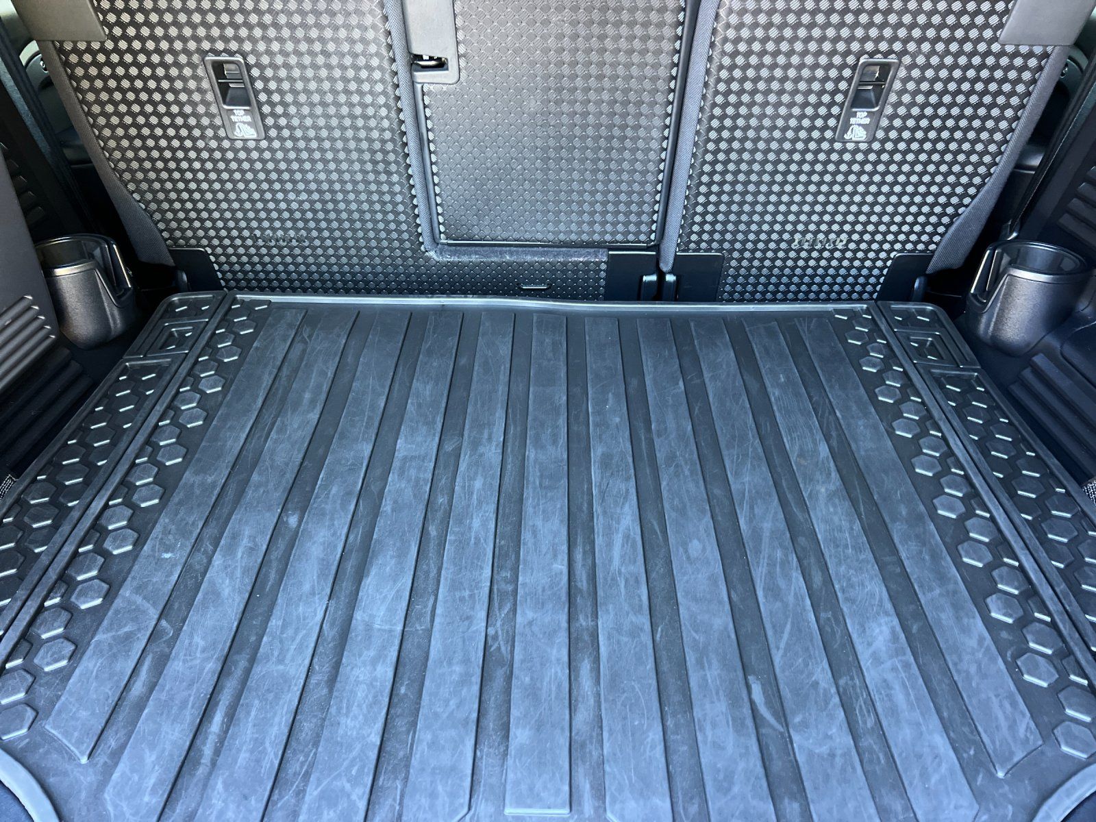 2024 Land Rover Defender 110 X — full photo 14 of 29