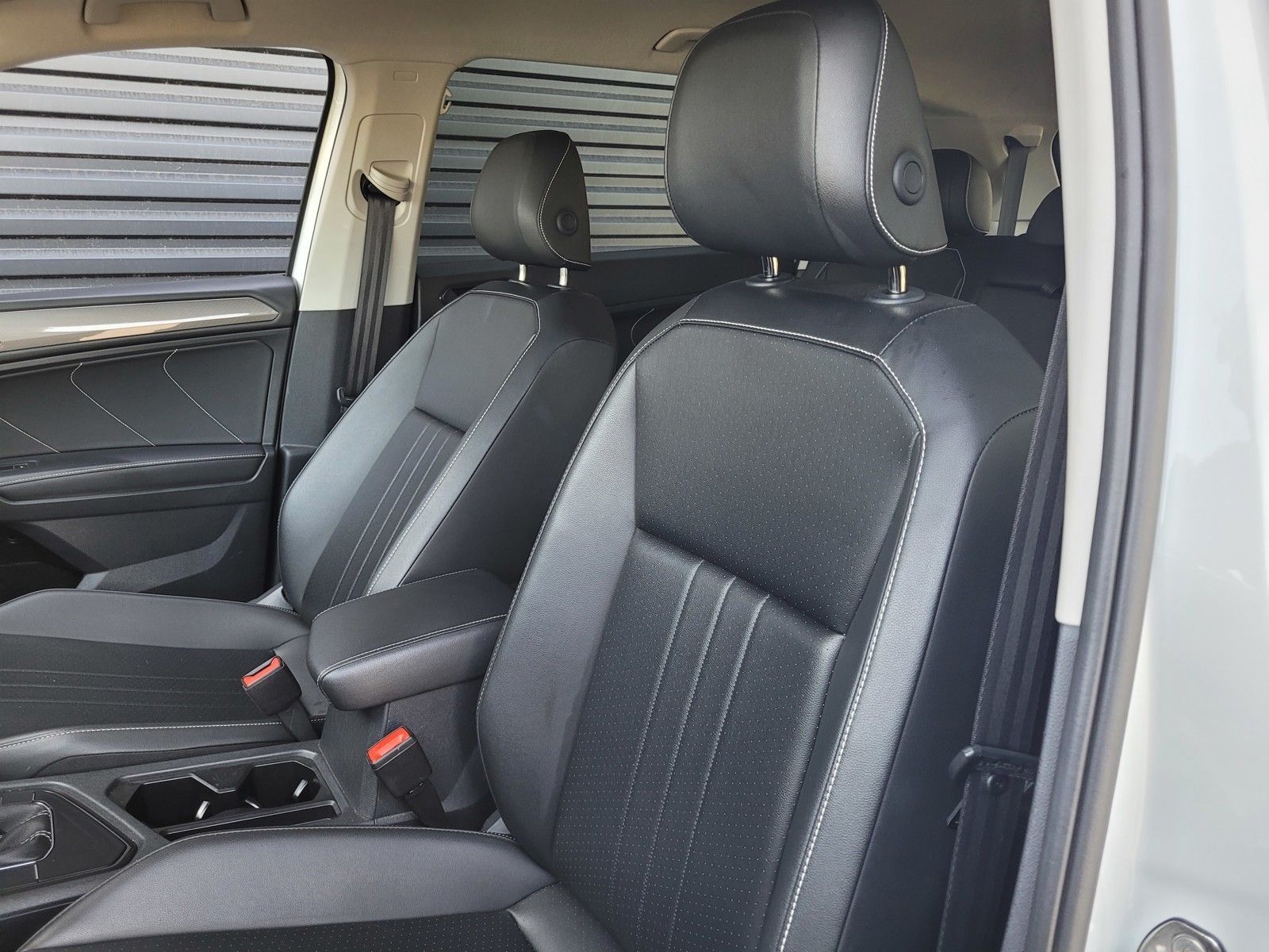 2024 Volkswagen Tiguan 2.0T SE — foto completa 22 de 45