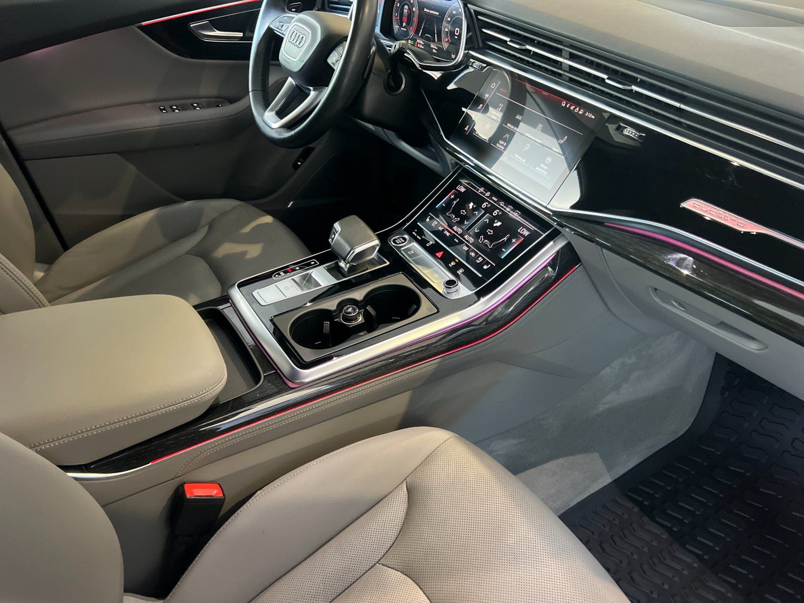 2021 Audi Q7 55 Prestige — full photo 17 of 30