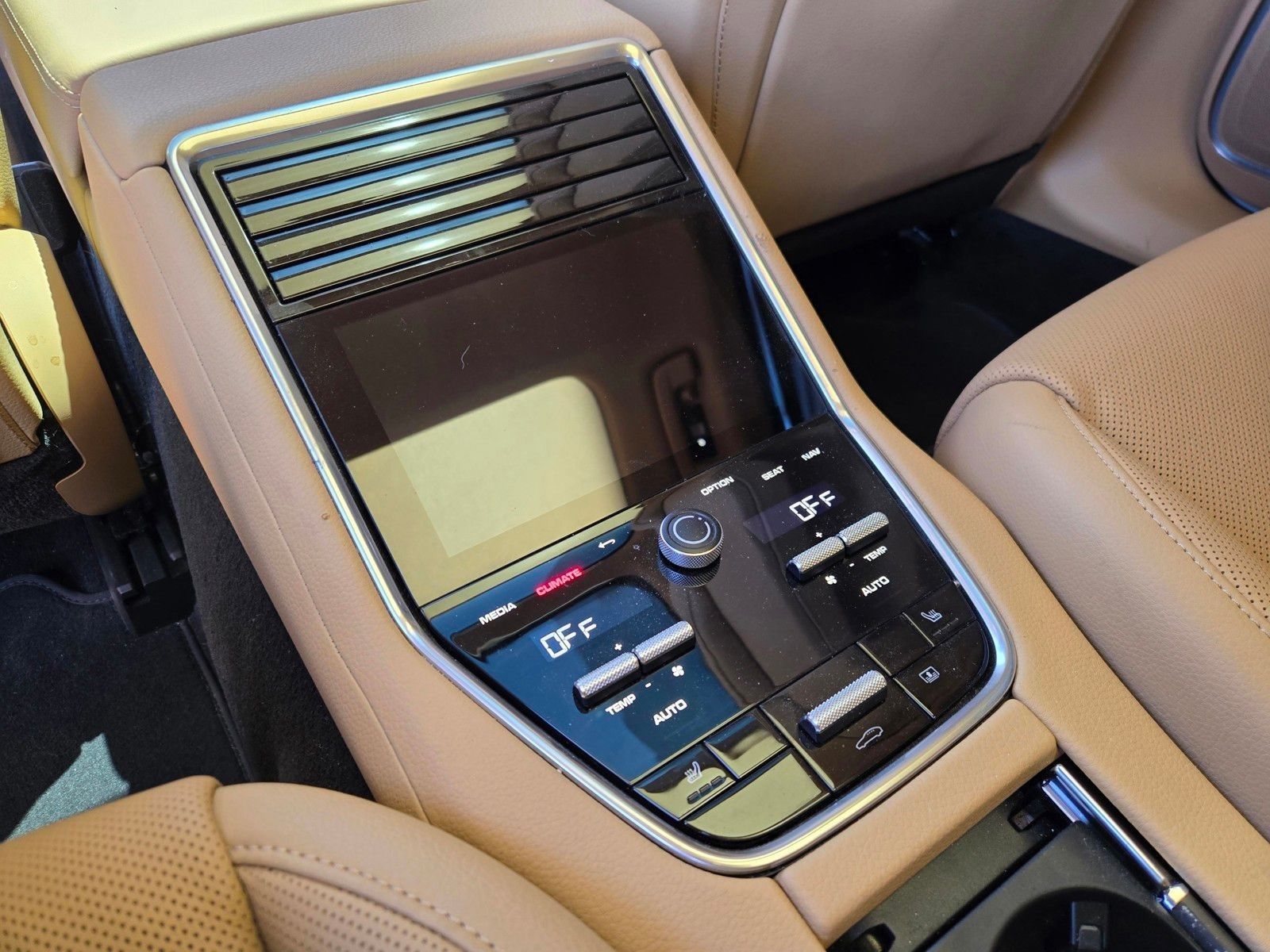 2023 Porsche Panamera 4 Platinum Edition — foto completa 19 de 27