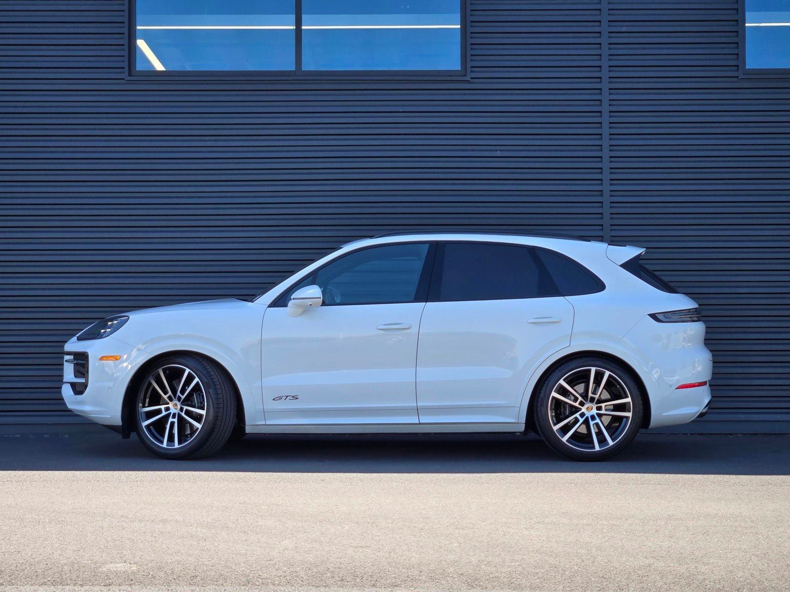 2026 Porsche Cayenne GTS — foto completa 2 de 27