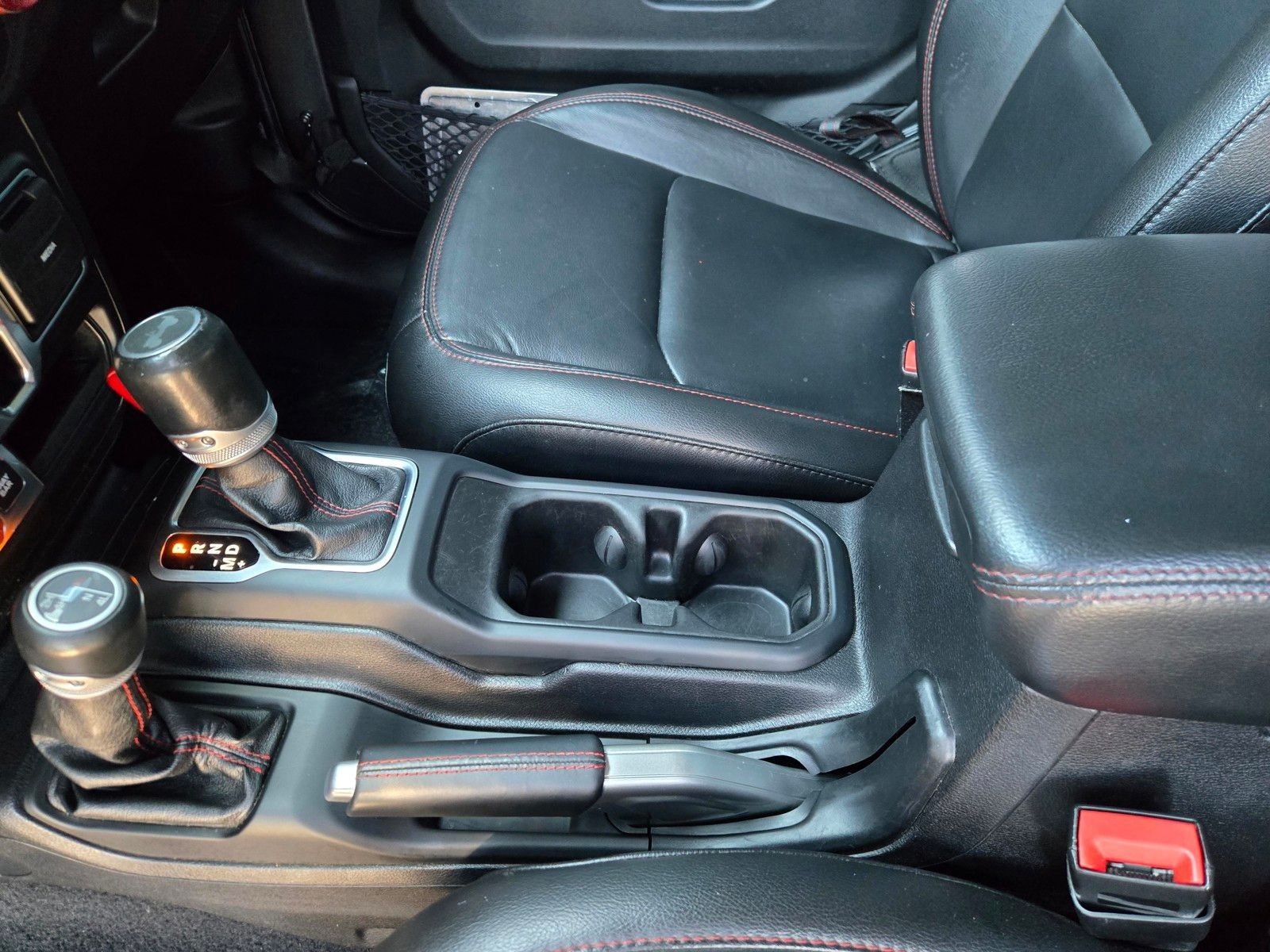 2020 Jeep Wrangler Unlimited Rubicon — foto completa 24 de 45
