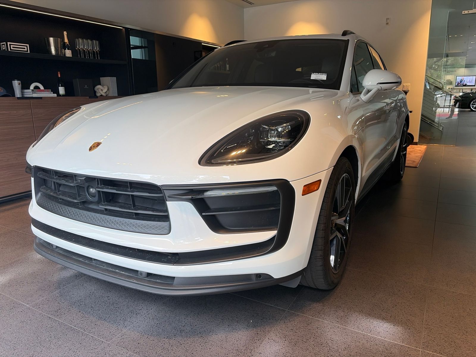 2024 Porsche Macan Base — full photo 2 of 10