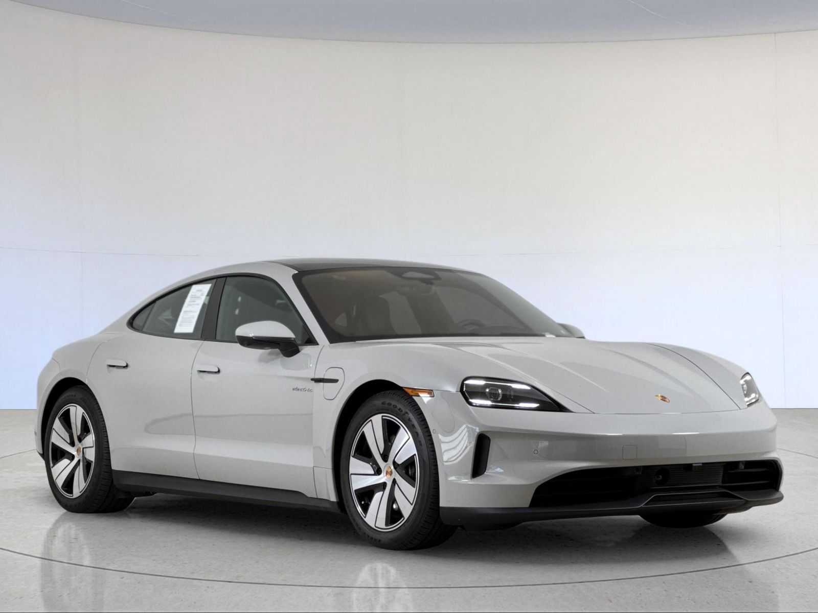 2026 Porsche Taycan Base — full photo 10 of 29