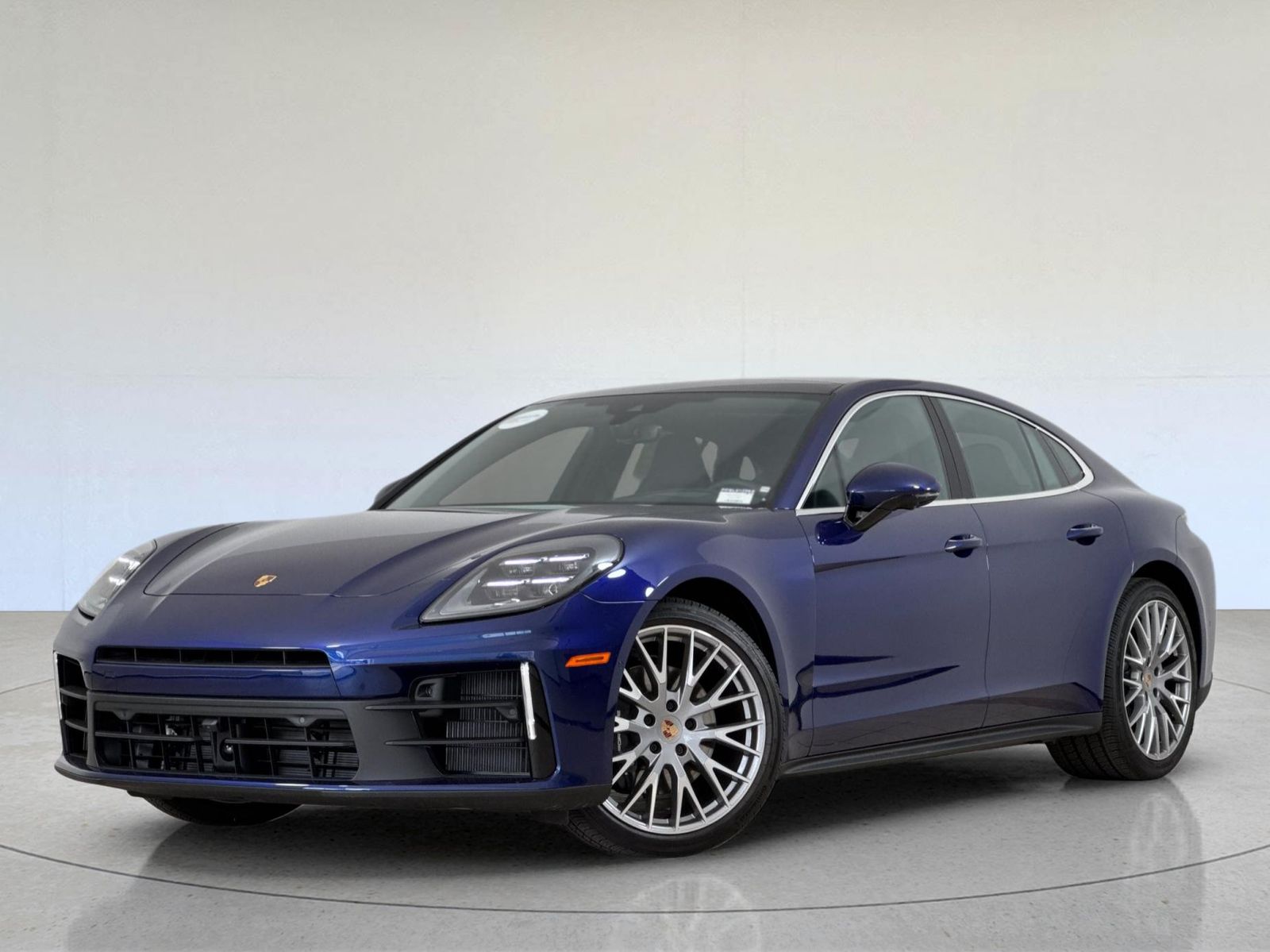 2025 Porsche Panamera 4 — photo 1 of 28