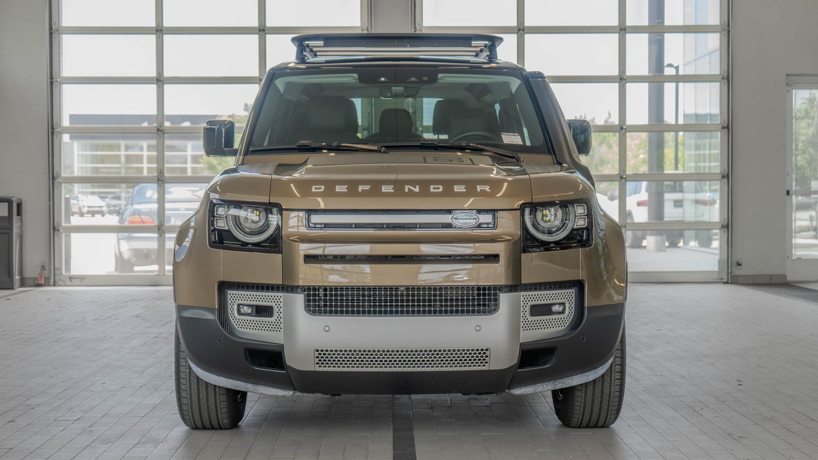 2025 Land Rover Defender 90 S — foto completa 11 de 33