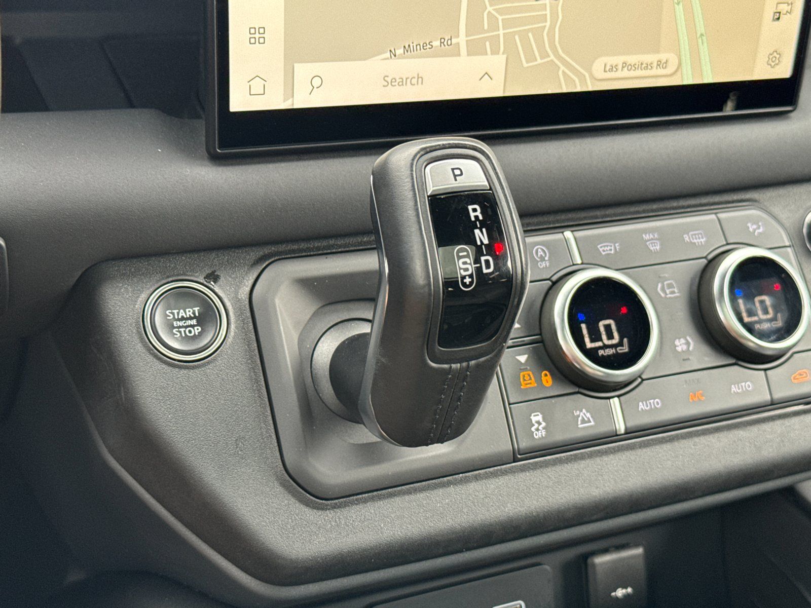 2024 Land Rover Defender 130 X-Dynamic SE — foto completa 22 de 30