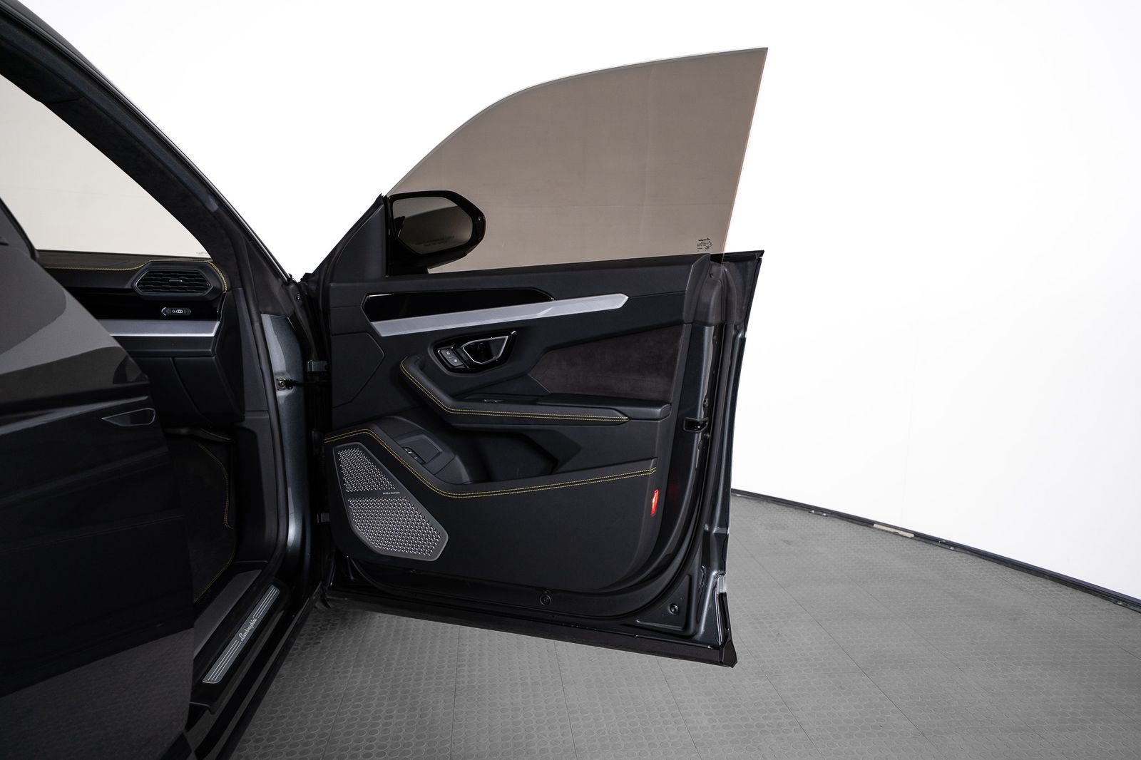 2020 Lamborghini Urus Base — full photo 27 of 53