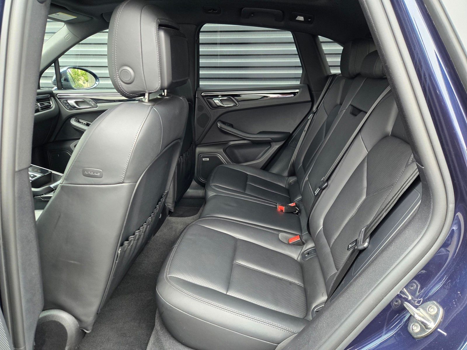 2022 Porsche Macan S — full photo 10 of 45