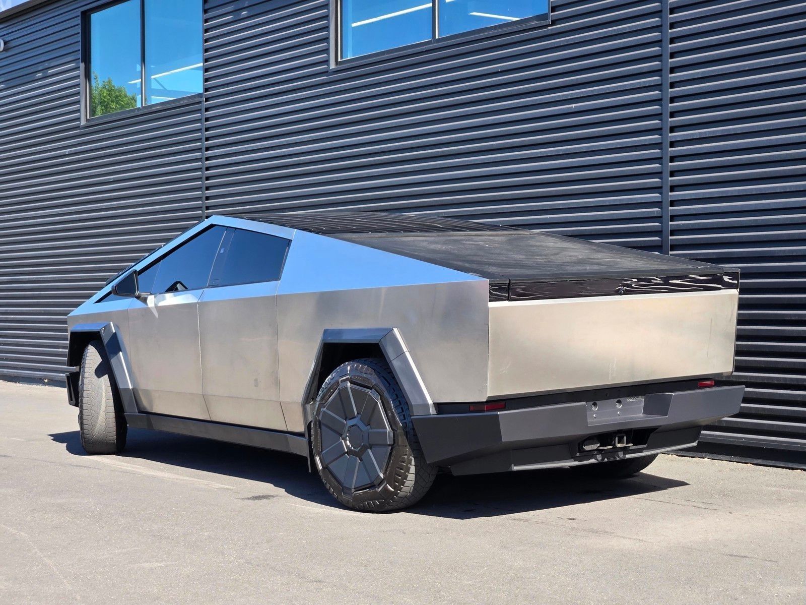 2024 Tesla Cybertruck Cyberbeast — full photo 4 of 45