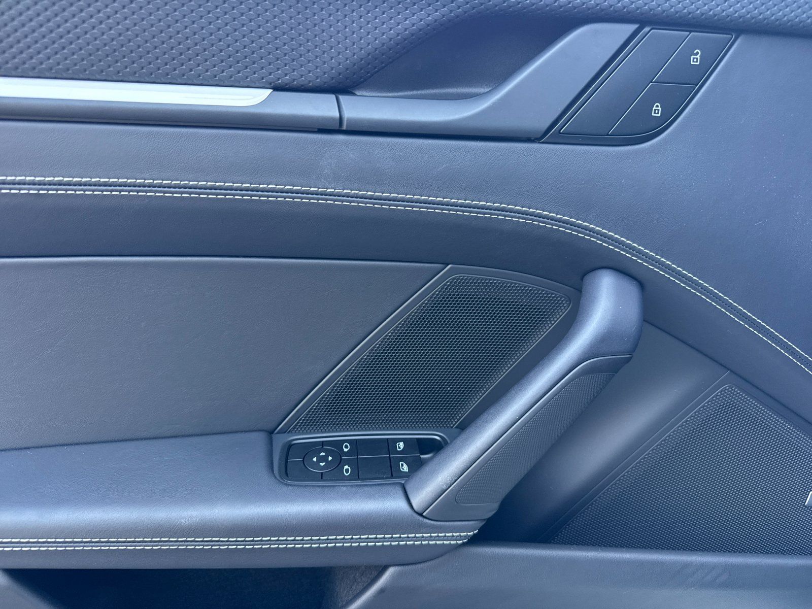 2022 Porsche 911 GT3 — full photo 12 of 28
