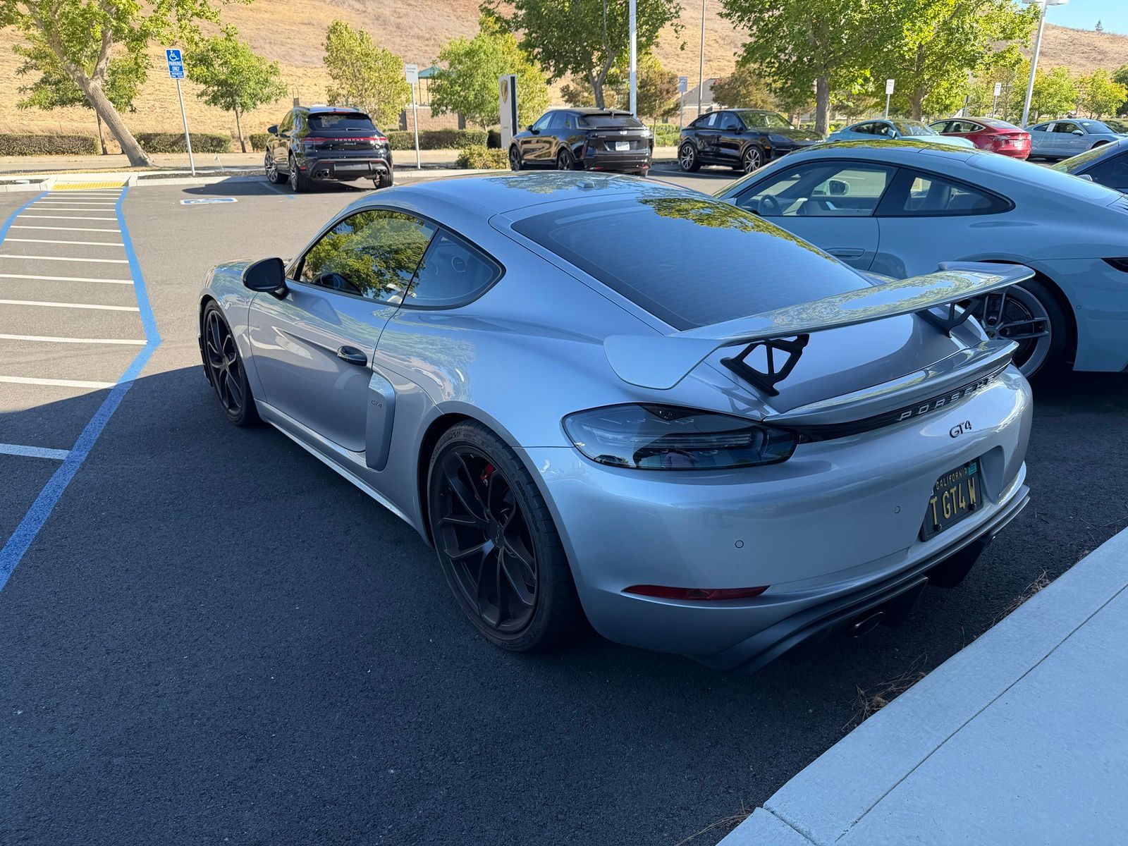 2021 Porsche 718 Cayman GT4 — full photo 3 of 5