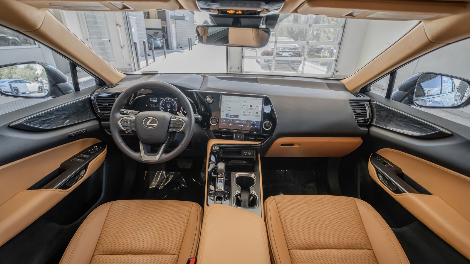 2025 Lexus NX 250 Premium — full photo 7 of 33
