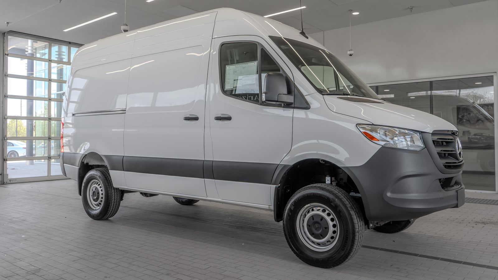 2025 Mercedes-Benz Sprinter 2500 Cargo 144 WB — full photo 12 of 35