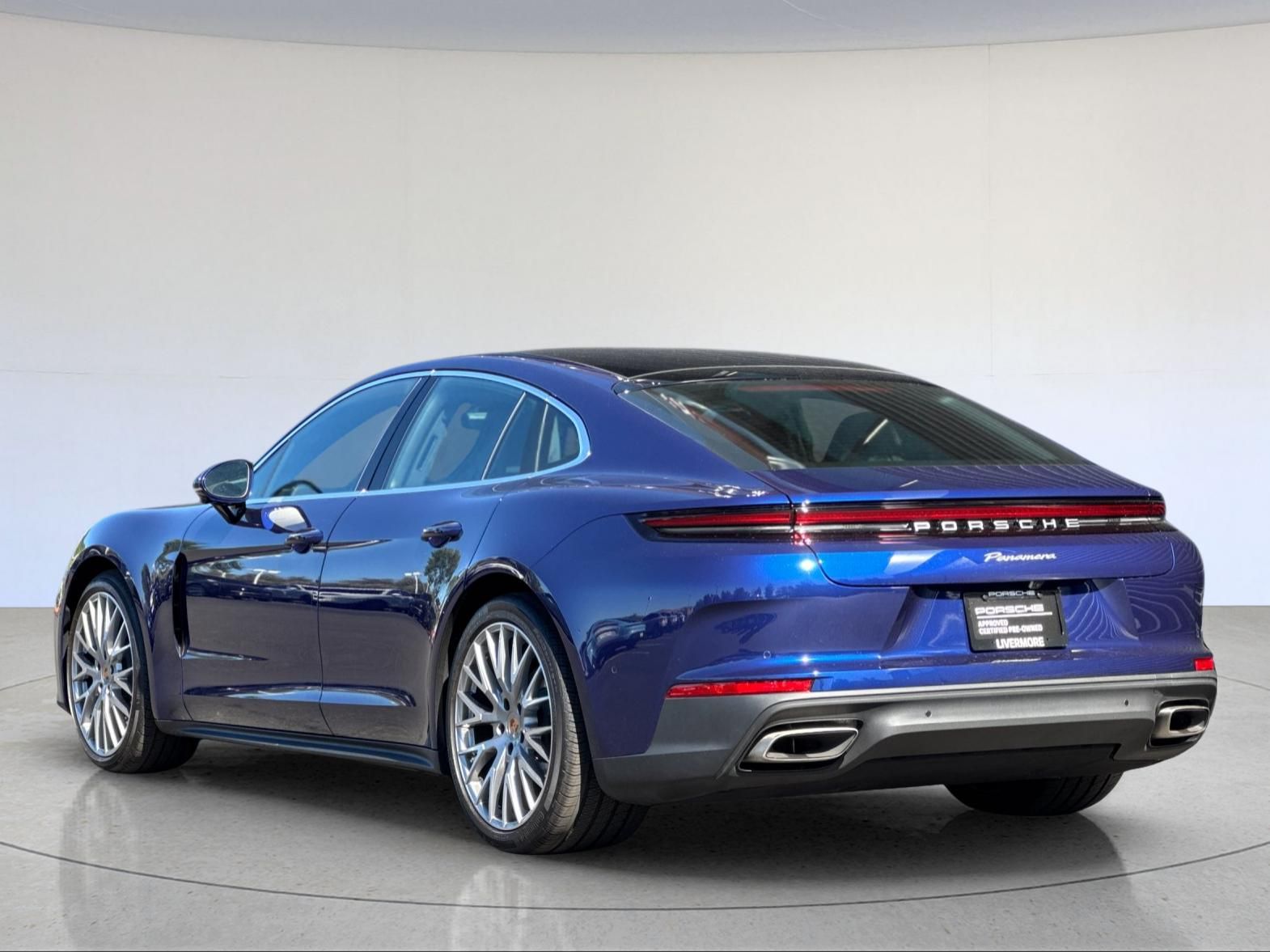 2025 Porsche Panamera 4 — full photo 4 of 29