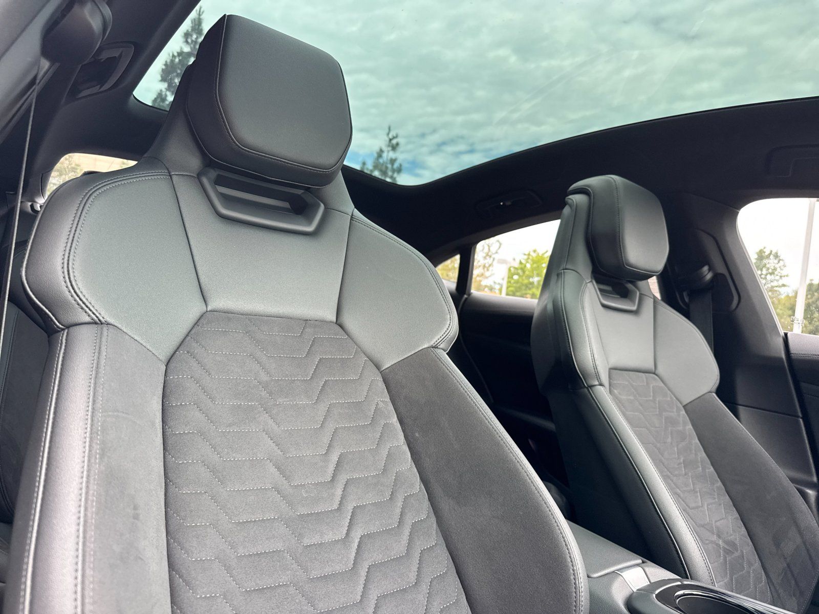 2023 Audi e-tron GT Premium Plus — full photo 15 of 27
