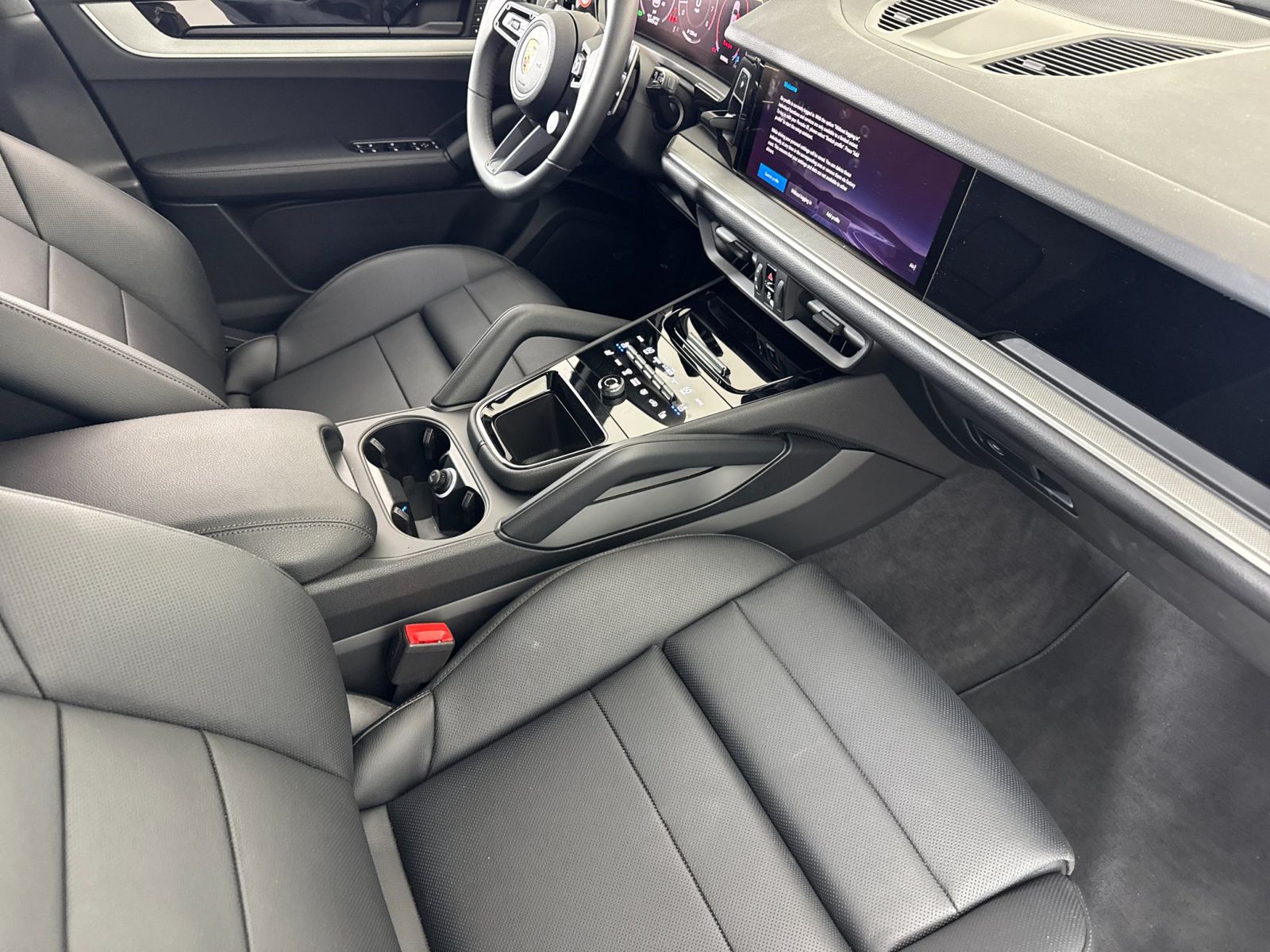 2026 Porsche Cayenne S — full photo 16 of 29