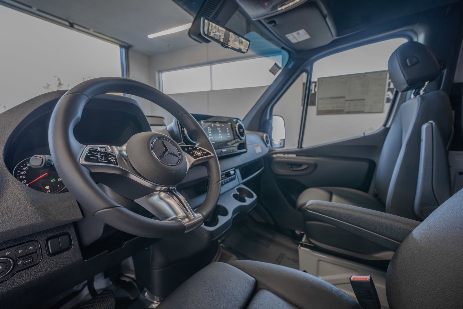 2025 Mercedes-Benz Sprinter 2500 Cargo 144 WB — full photo 6 of 34