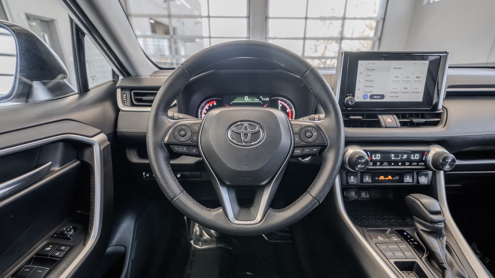 2024 Toyota RAV4 XLE — full photo 9 of 34