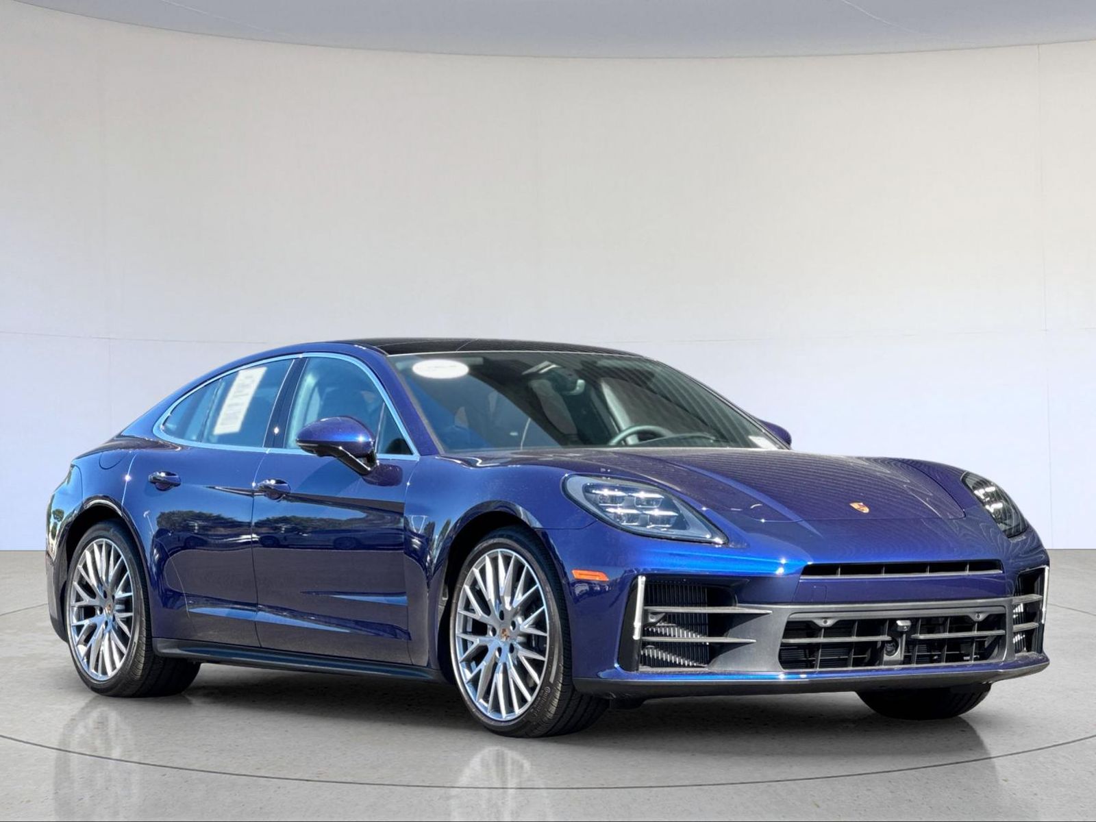 2025 Porsche Panamera 4 — full photo 11 of 29