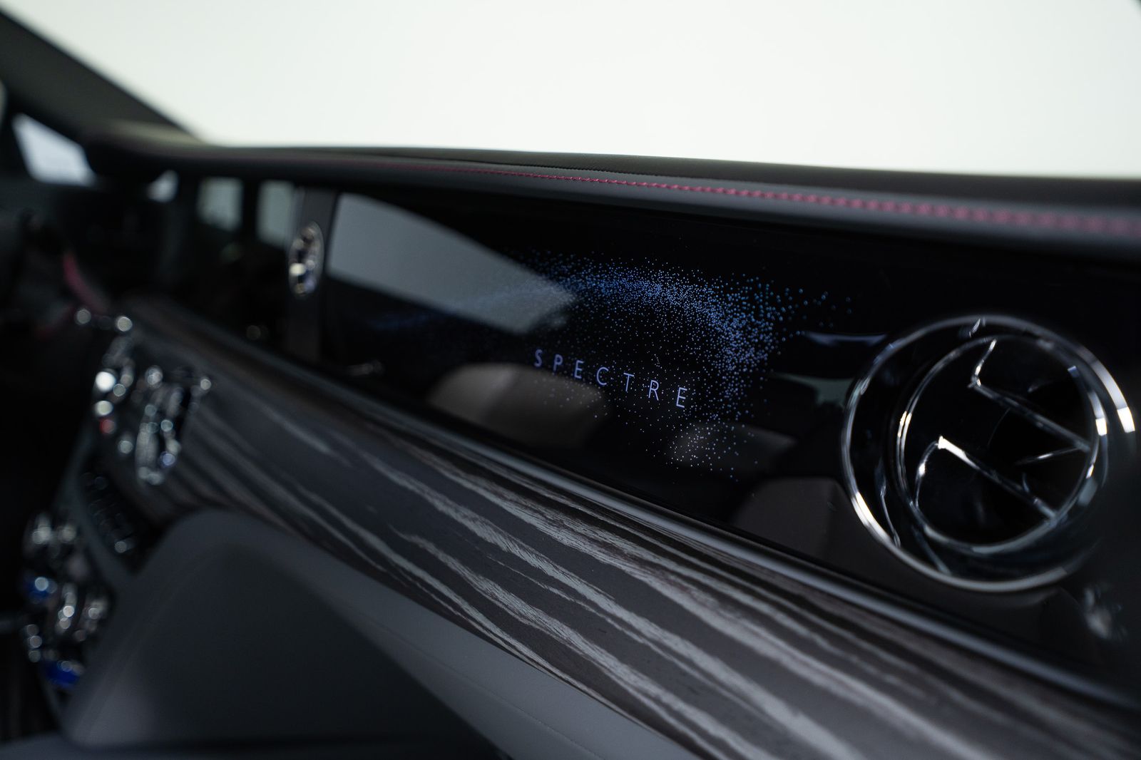 2024 Rolls-Royce Spectre — full photo 38 of 54