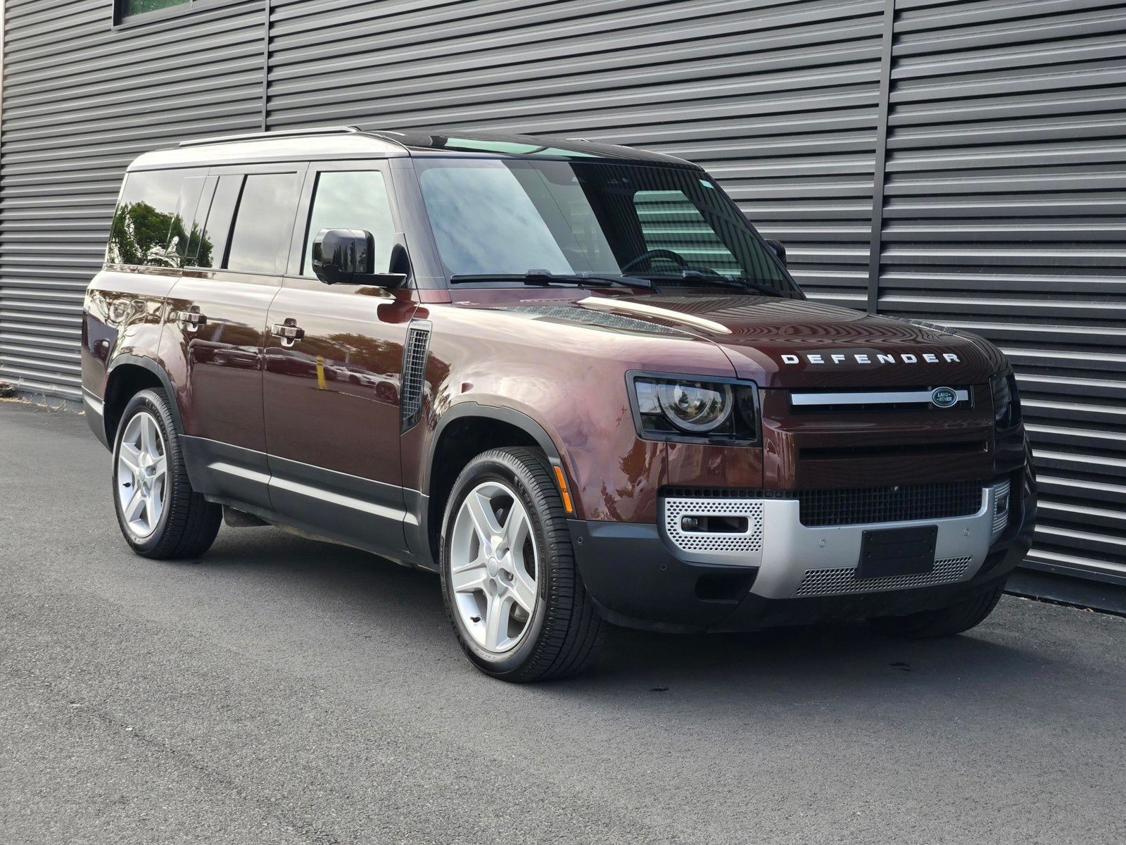 2023 Land Rover Defender 130 SE — foto completa 8 de 45
