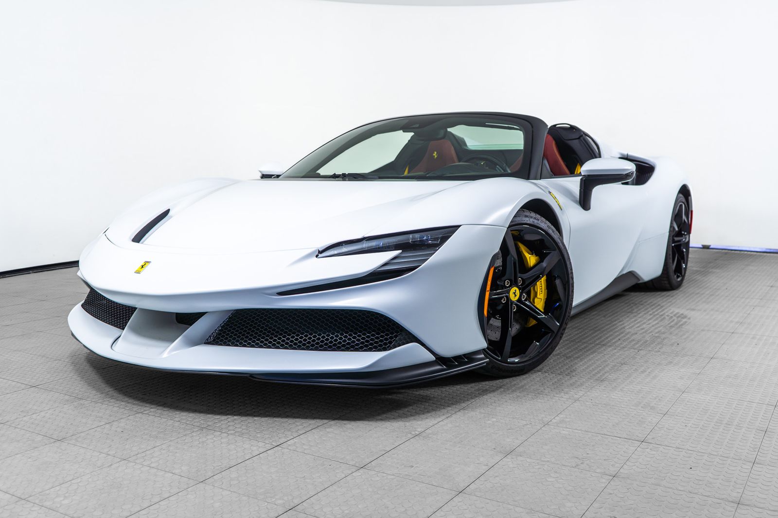 2024 Ferrari SF90 Spider — full photo 1 of 50
