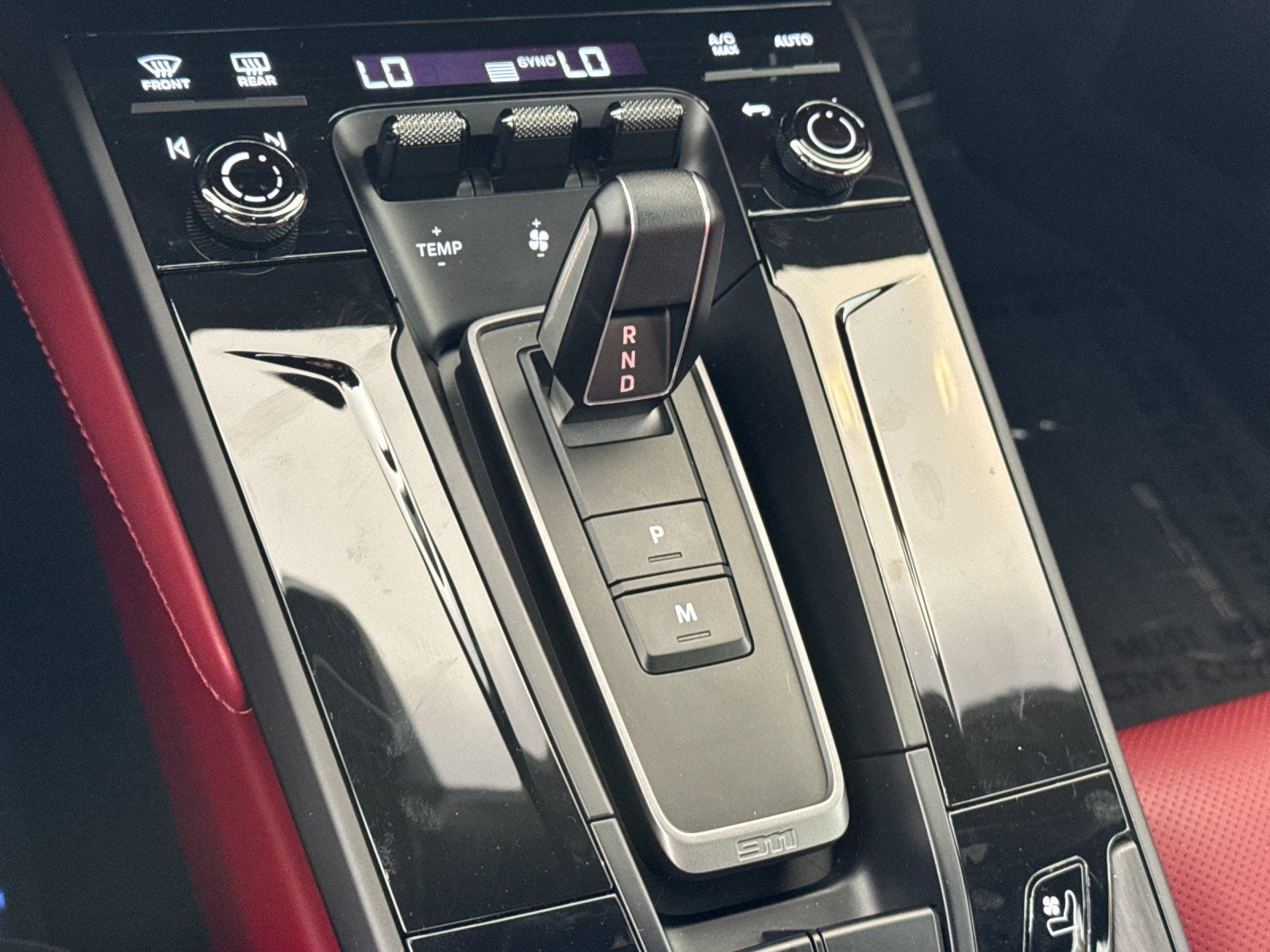 2025 Porsche 911 Carrera 4 GTS — full photo 21 of 28
