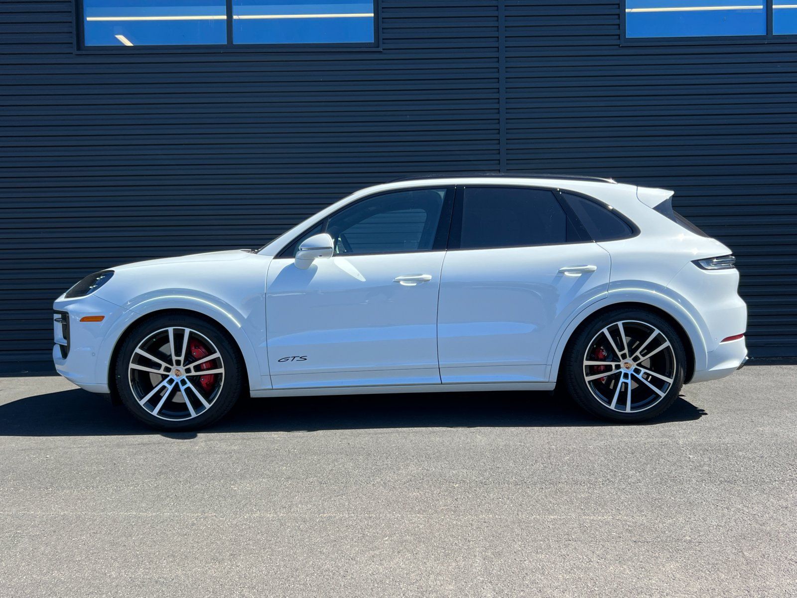2026 Porsche Cayenne GTS — full photo 2 of 29