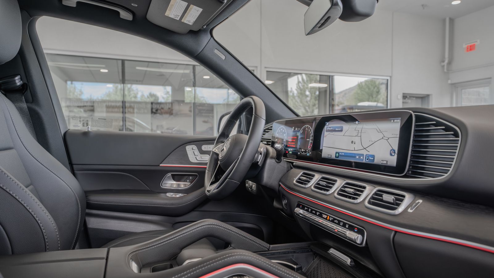 2025 Mercedes-Benz GLE GLE 450e — full photo 18 of 35
