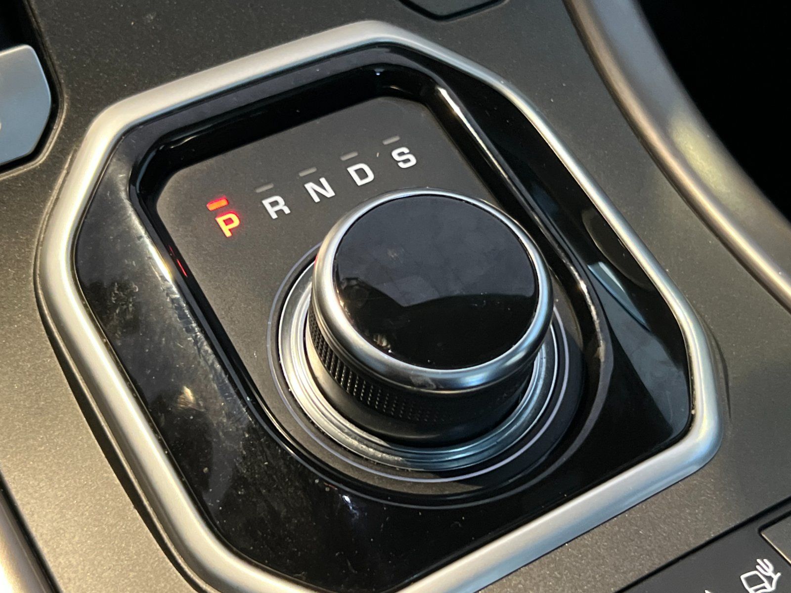 2018 Land Rover Range Rover Evoque Landmark Edition — full photo 21 of 28