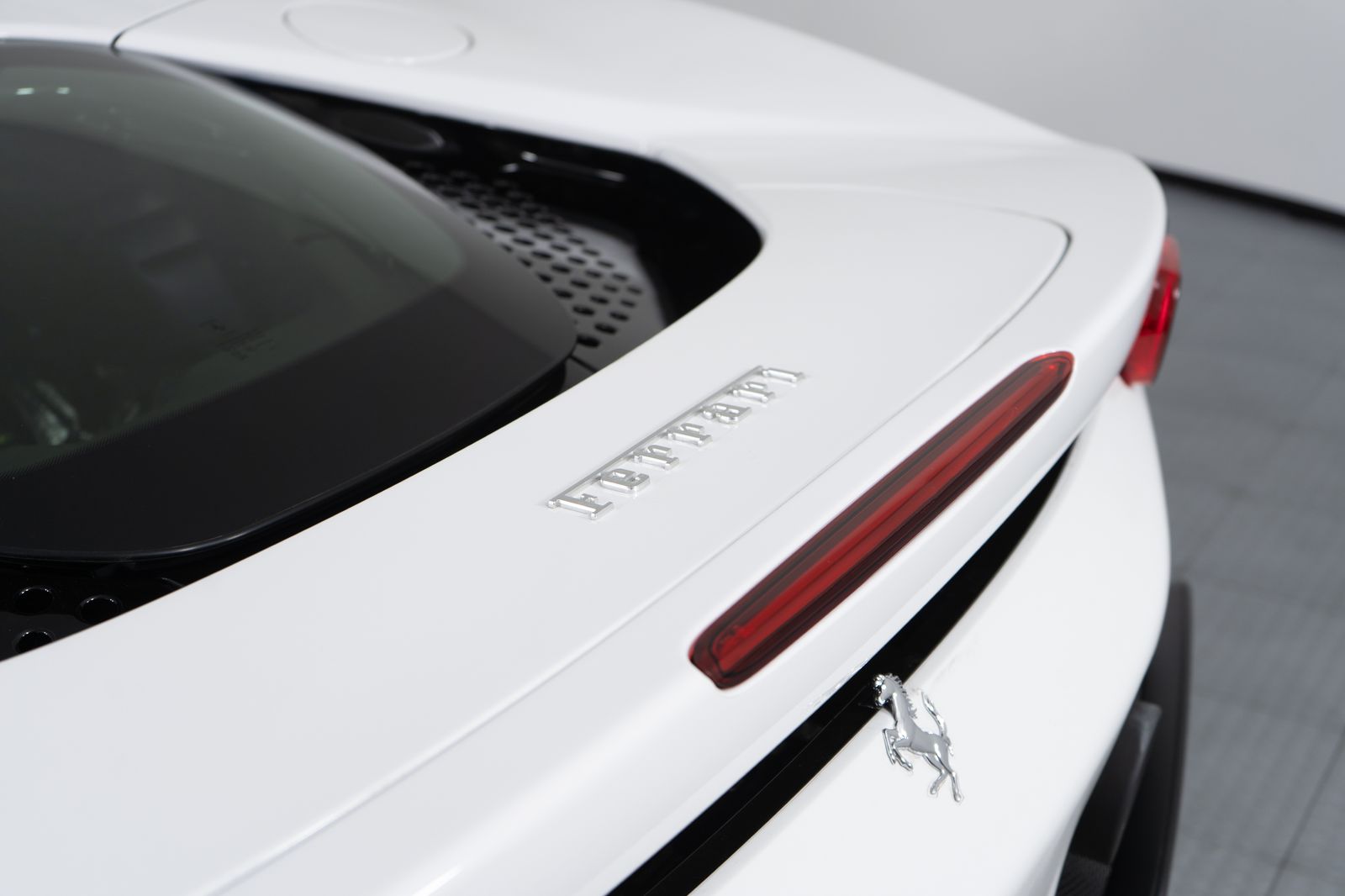 2024 Ferrari SF90 Spider — full photo 30 of 51