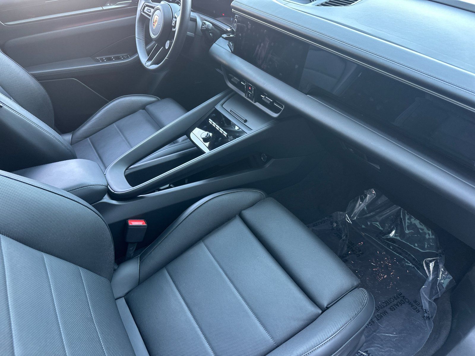2025 Porsche Macan Electric Base — full photo 16 of 29