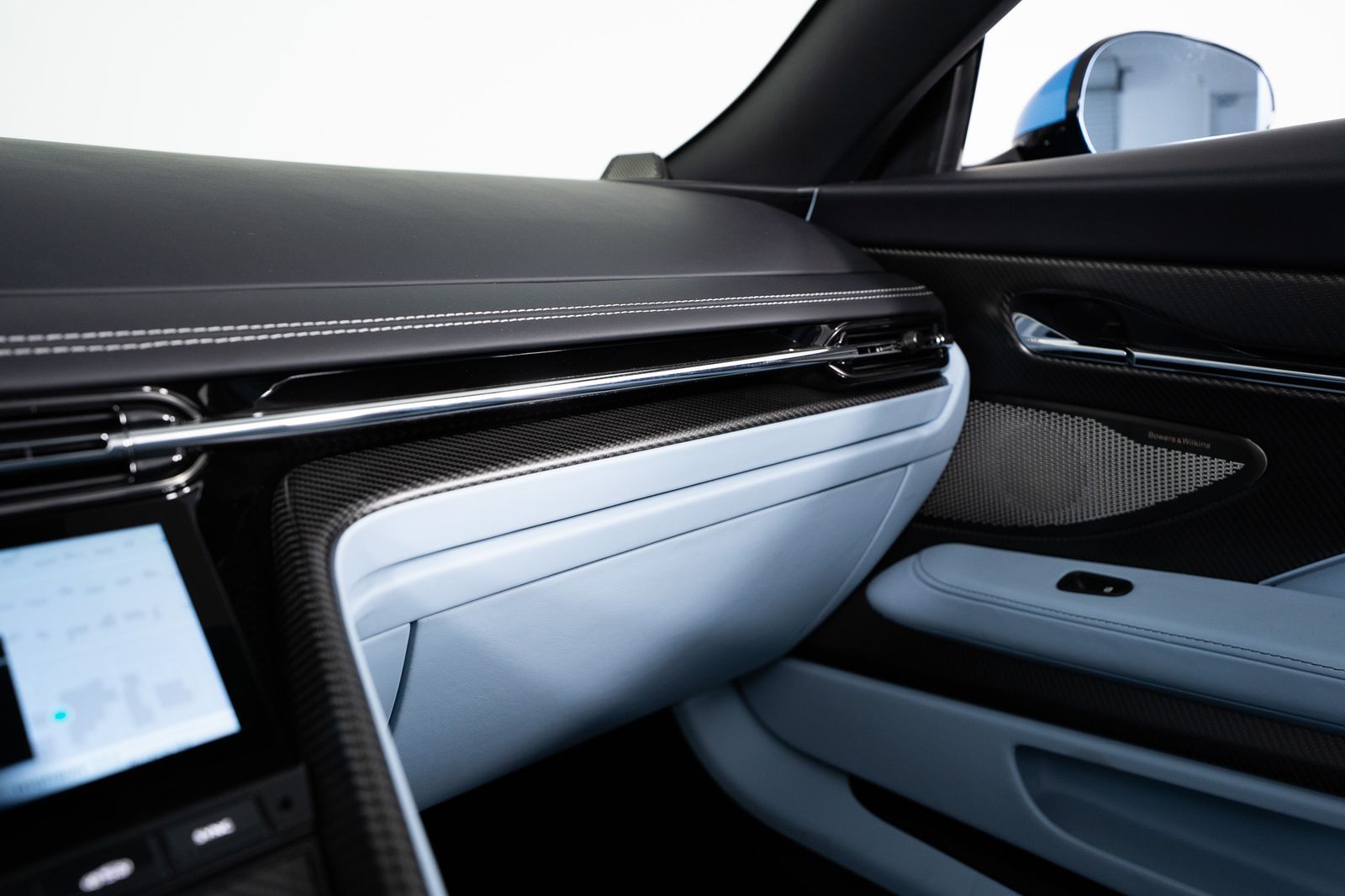 2024 Aston Martin DB12 Volante — full photo 12 of 55