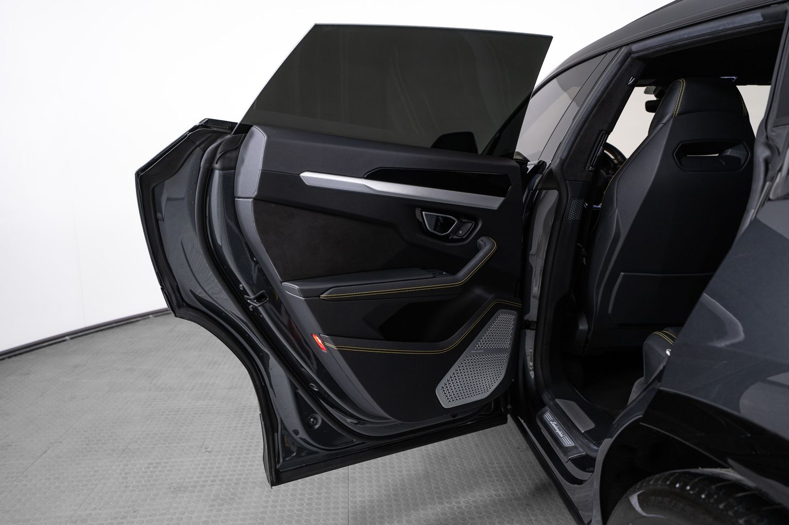 2020 Lamborghini Urus Base — full photo 23 of 53