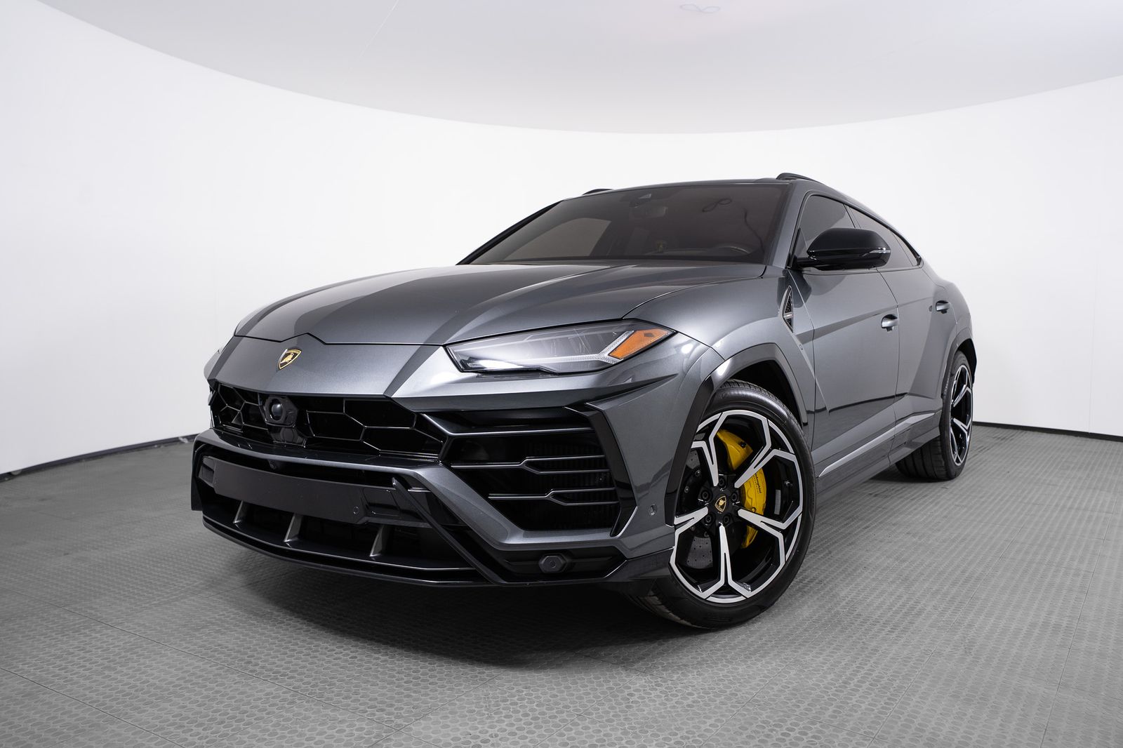 2020 Lamborghini Urus — full photo 1 of 53