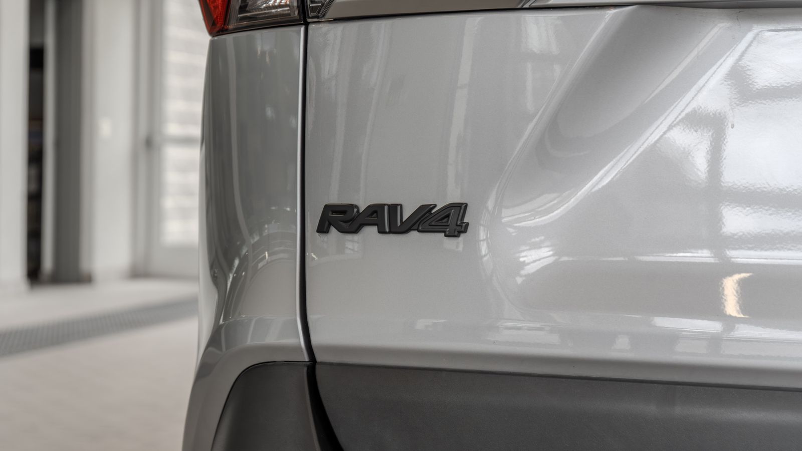2024 Toyota RAV4 Hybrid Limited — full photo 22 of 35