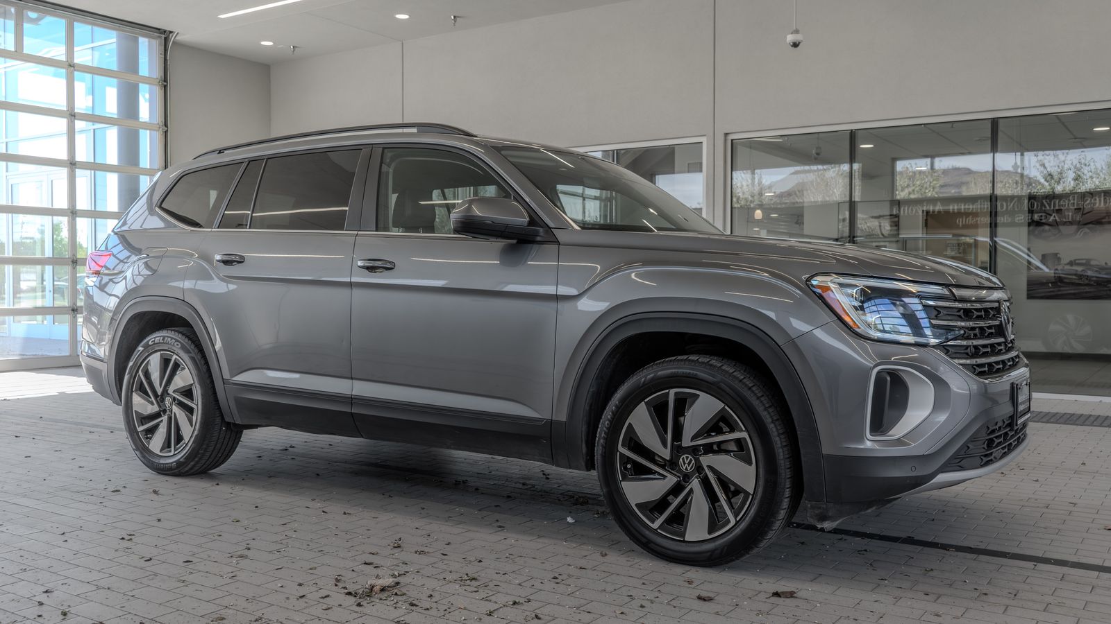 2024 Volkswagen Atlas 2.0T SE w/Technology — full photo 12 of 35