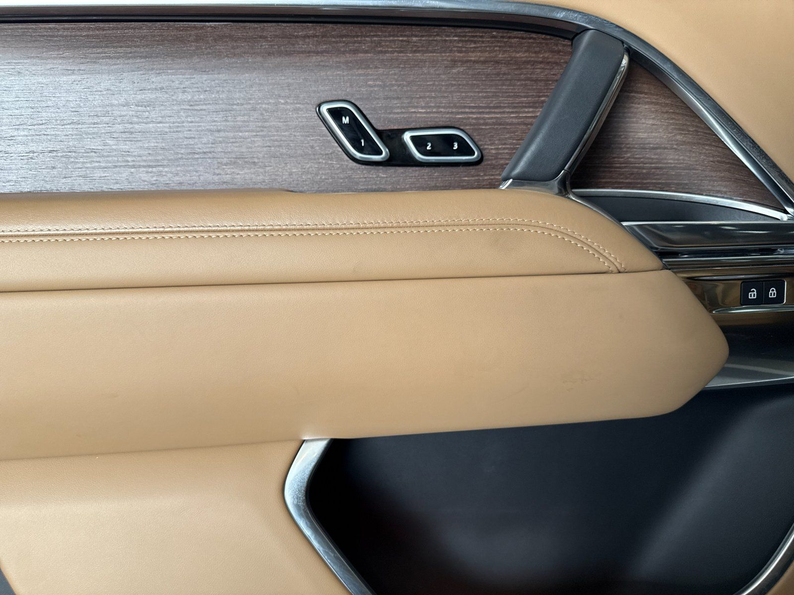 2023 Land Rover Range Rover SE — full photo 11 of 30