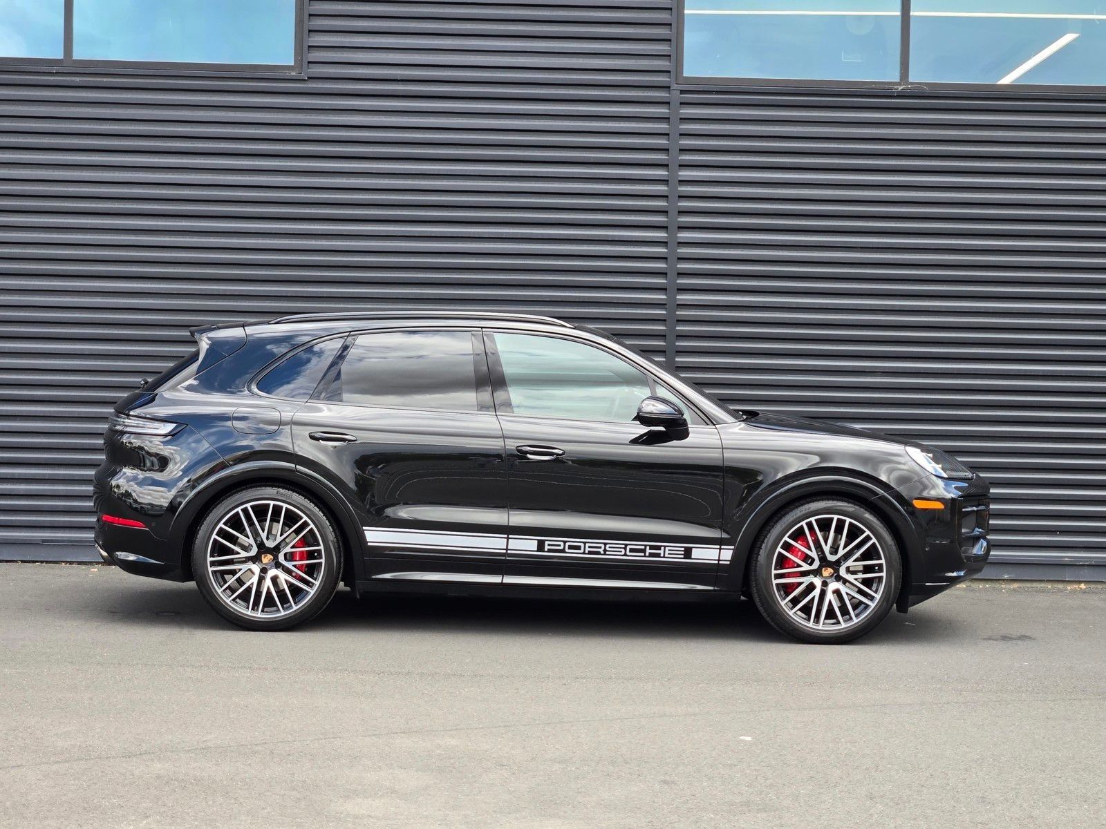 2026 Porsche Cayenne GTS — full photo 8 of 27