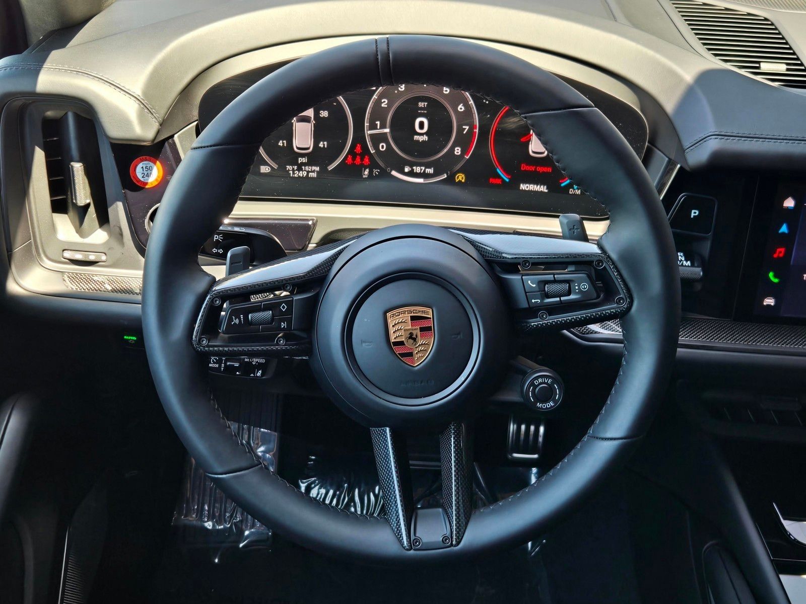 2026 Porsche Cayenne GTS — full photo 17 of 27