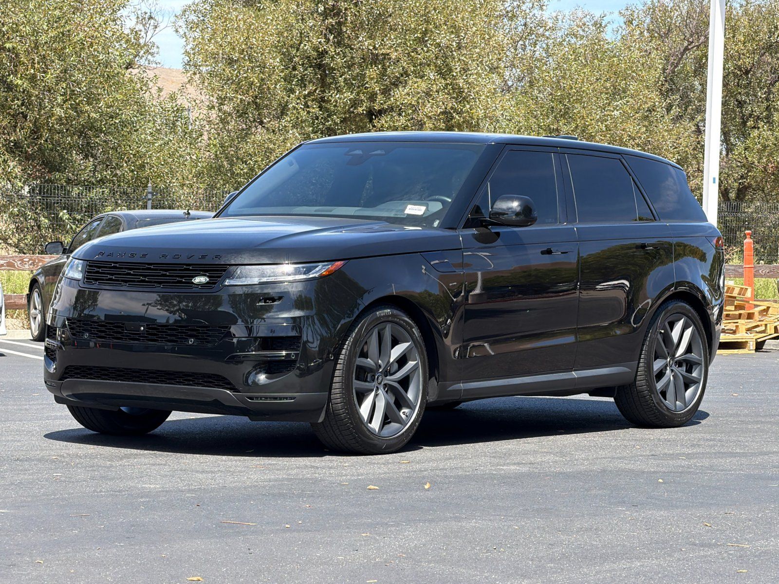 2024 Land Rover Range Rover Sport SE — full photo 2 of 29